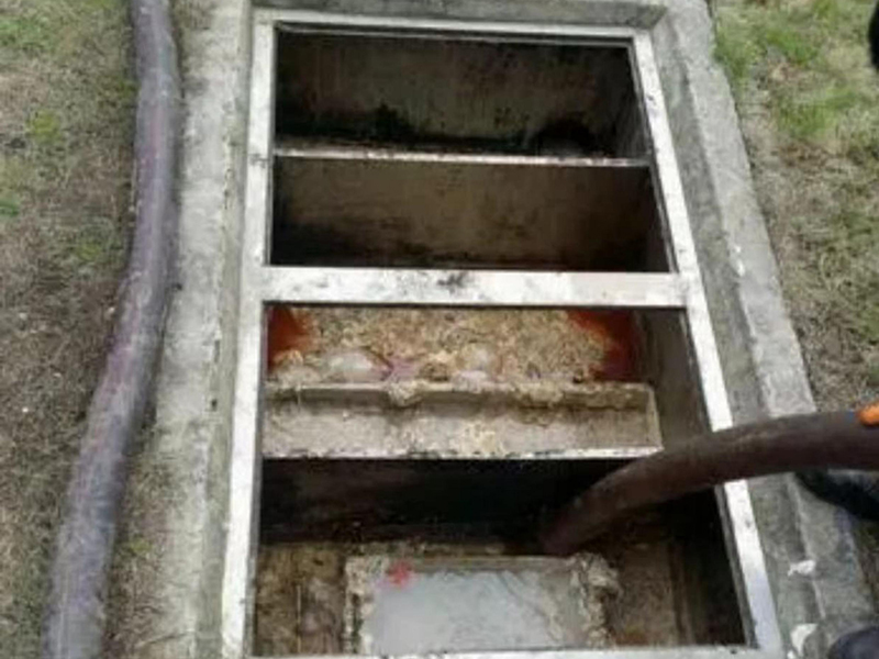 泰丰办事处隔油池清理