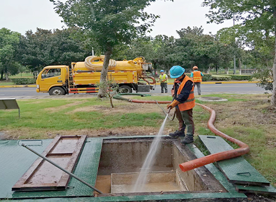 泰丰办事处化油池清理